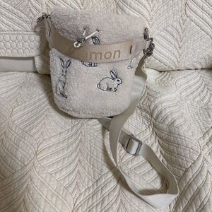 Lululemon rabbit plush embroidery bucket bag fleece 2.5L